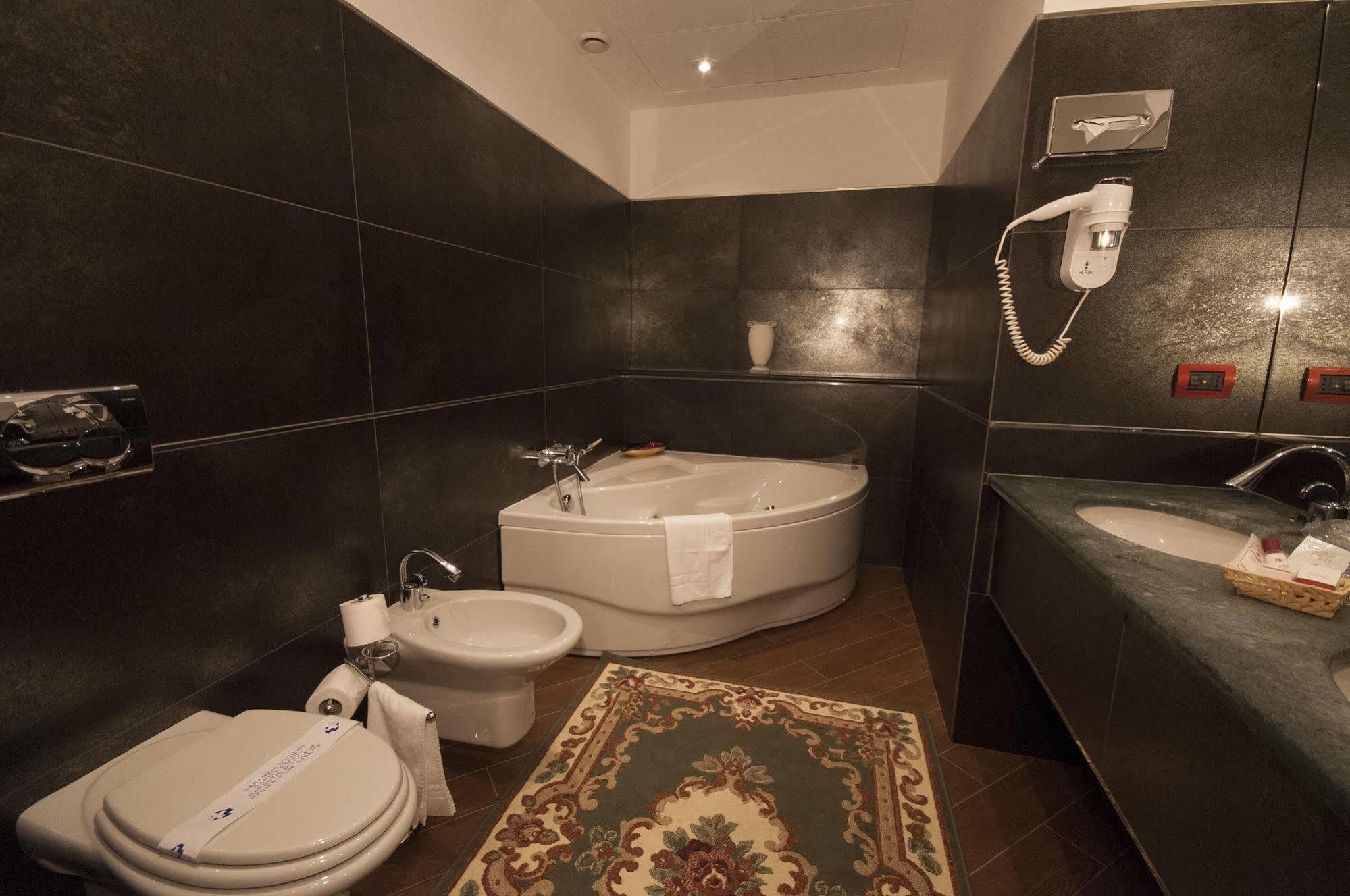 Hotel Brindor Poirino Екстериор снимка